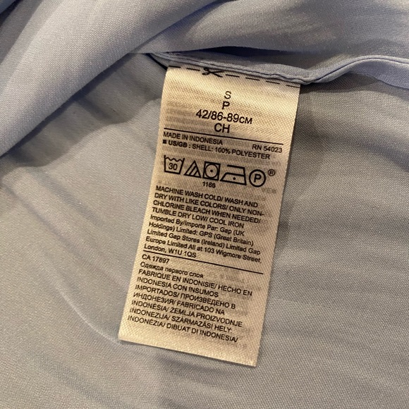 Banana Republic Silky Blue Sleeveless V-neck Blouse Size Small top shirt - Picture 6 of 6